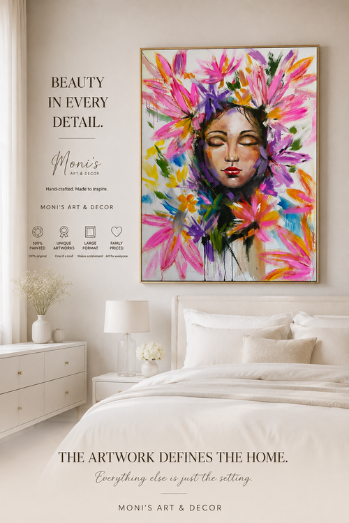 Blooming Serenity – handgemaltes Originalgemälde von Raka im hellen, modernen Schlafzimmer mit stilvoller, weißer Einrichtung.